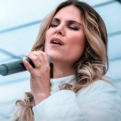 Aline Barros